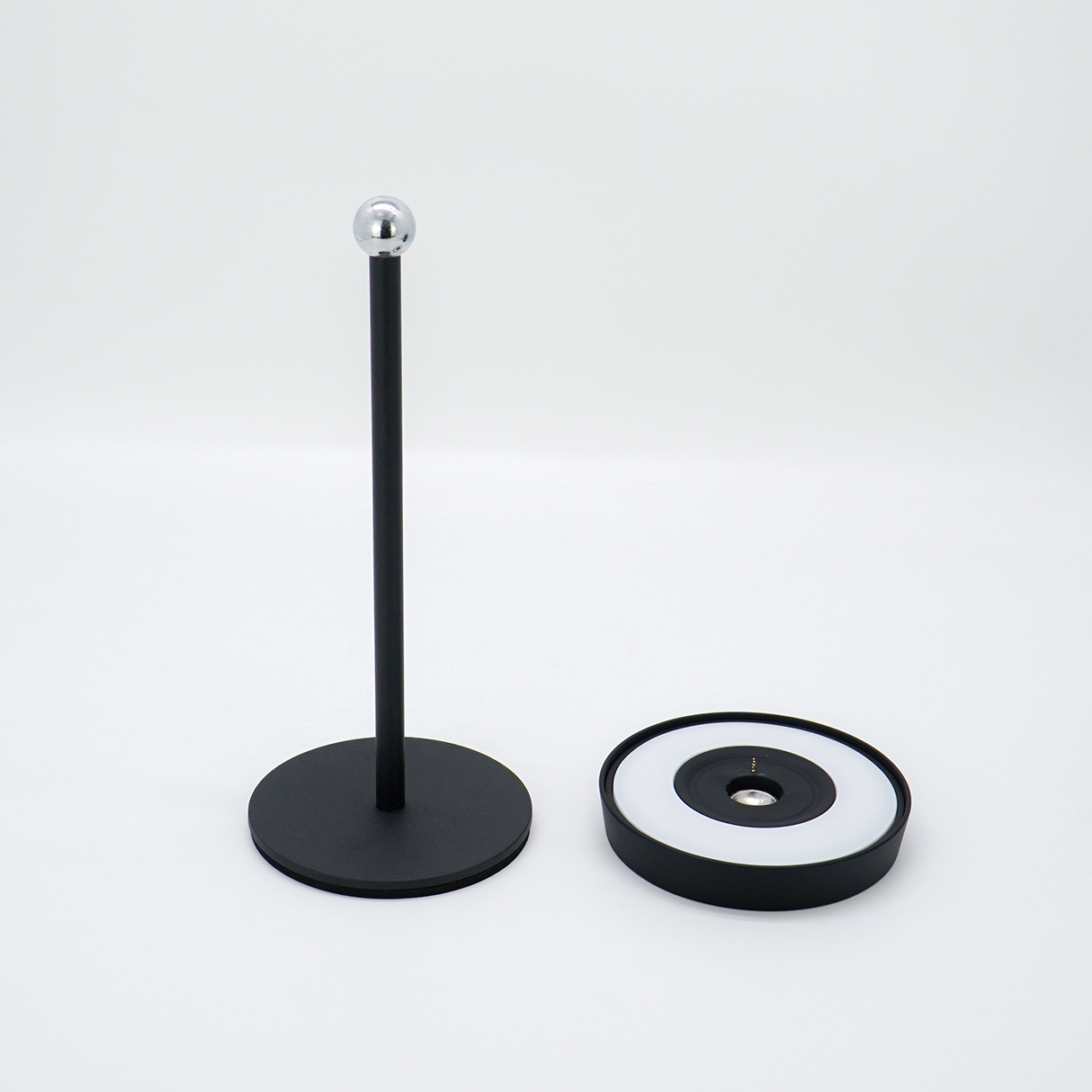 Saucer_ Stackable Magnetic Charging Desk Lamp Regular